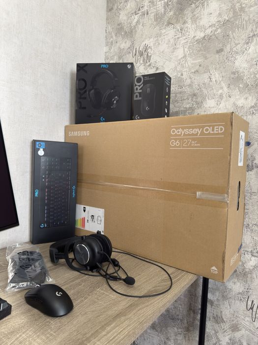 Монітор ігровий Samsung Odyssey OLED G6