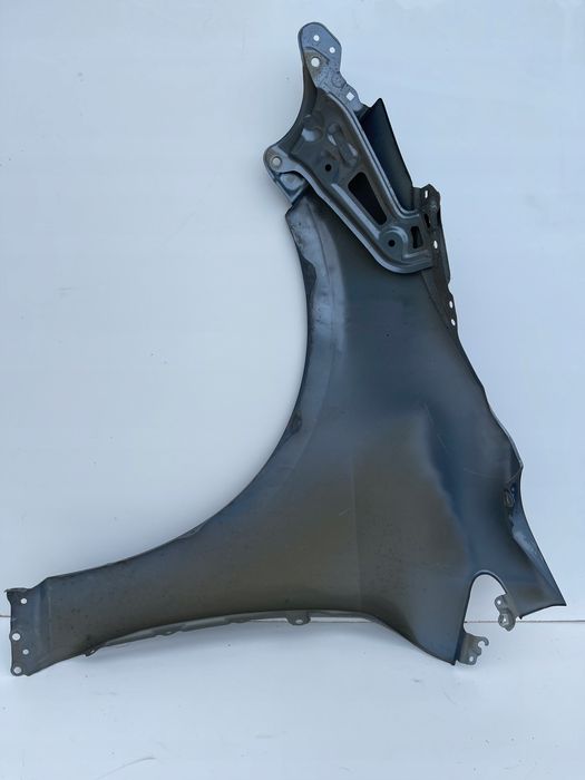 błotnik przód przedni prawy corolla e21 sedan