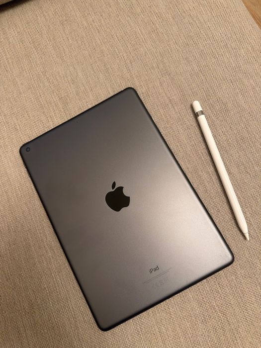 Apple iPad 7th Generation 128GB WiFi , with Apple Pen (1 Gen)