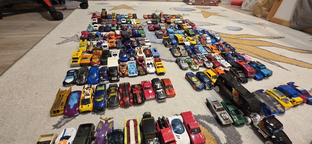 Hot Wheels auta 200 szt.