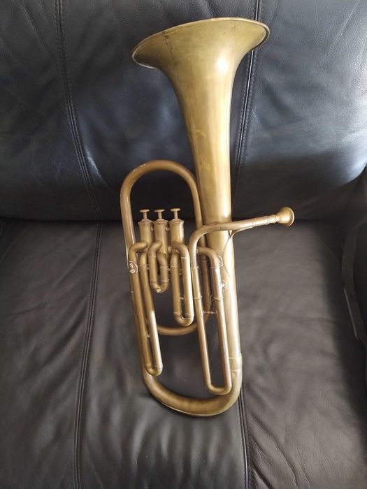 Antigo bombardino, eufónio, tuba, de 3 pistons, em latão, século XIX/XX. Revisto por luthier