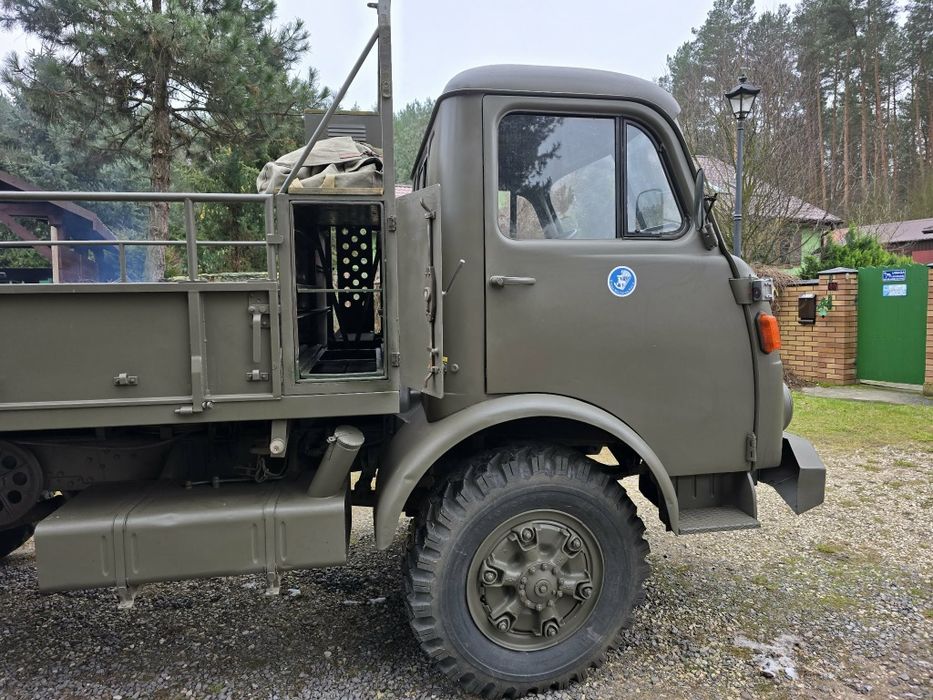 Samochód Armi Szwajcarskiej Steyr 680M