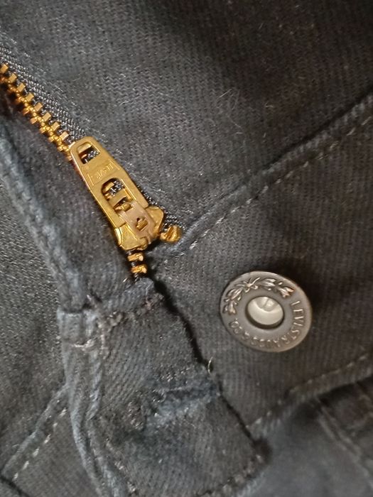 Продам джинси levi's