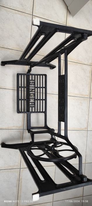 Pé de máquina de costura