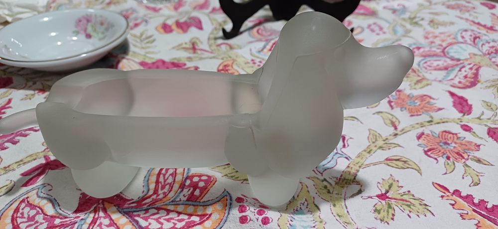 Cão de vidro com varias utilidades