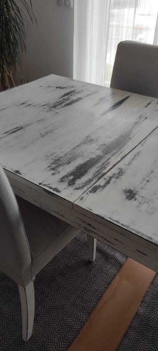 Conjunto de mesa extensível e 6 cadeiras estofadas