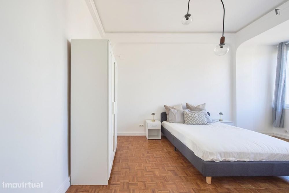 Quarto - localizado em Entrecampos Lisbon