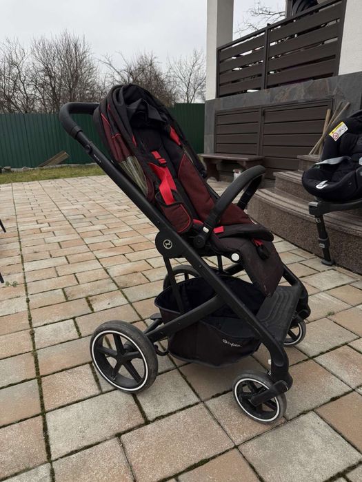 Продається дитяче крісло з базою сайбекс