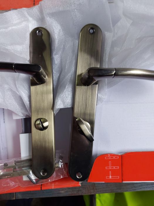 Klamki  do drzwi wewnętrzne nowe