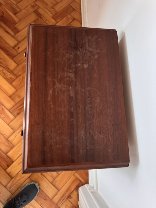 Pequena comoda ou mesa cabeceira madeira macica