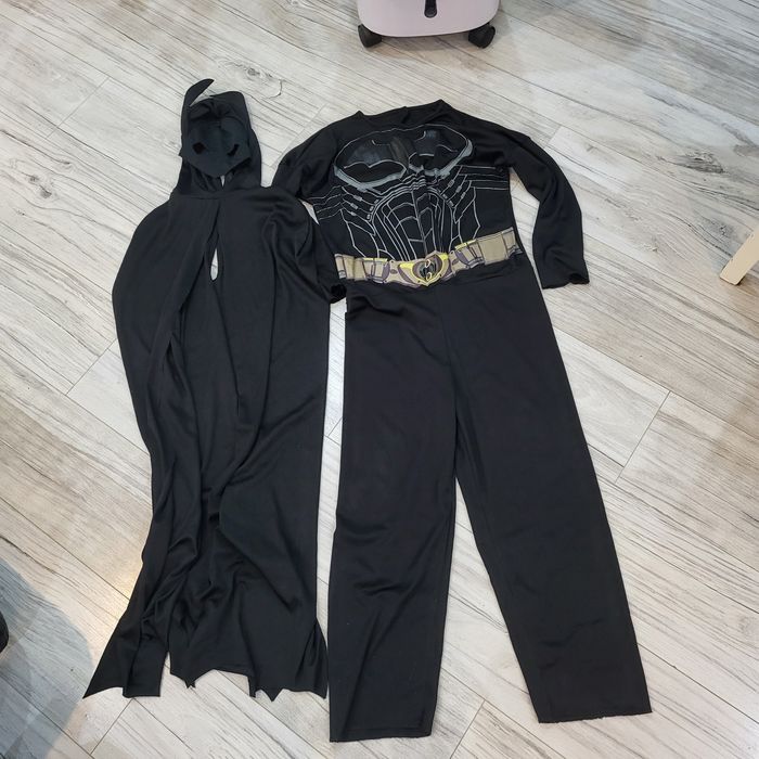 Strój i peleryna batman.
