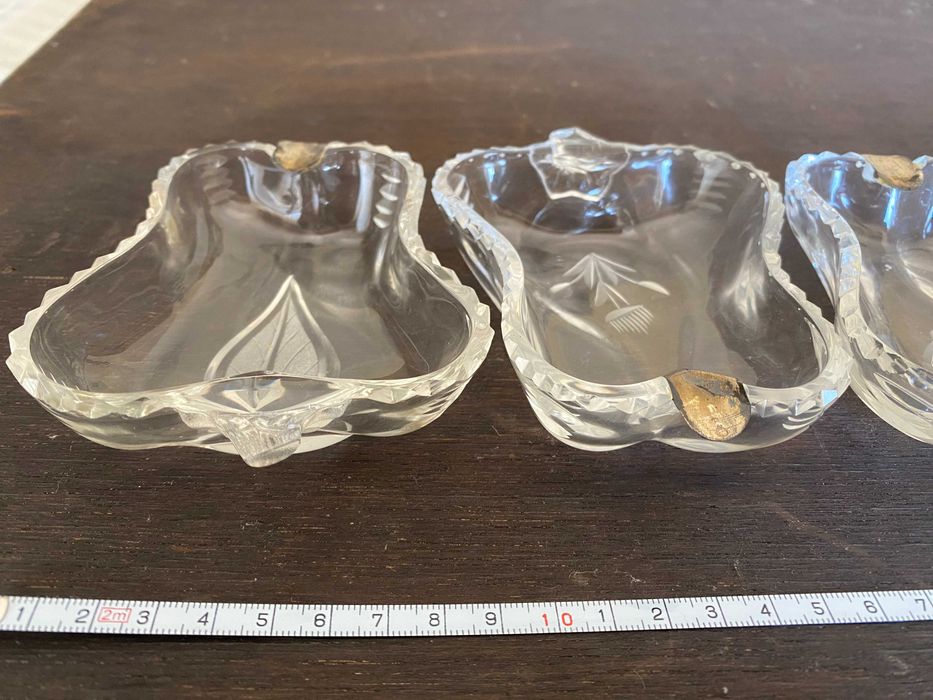 Cinzeiros (quatro) em forma de pêra