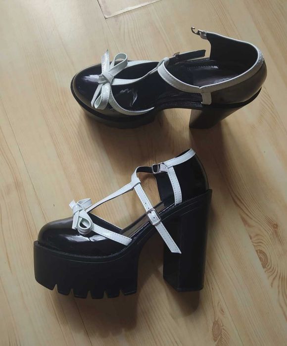 Buty na platformie i obcasie