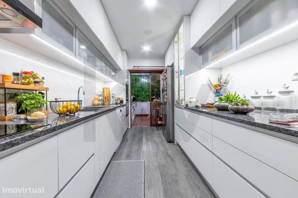 Apartamento T3 | Terraço semi-coberto | Estacionamento | Arrecadação