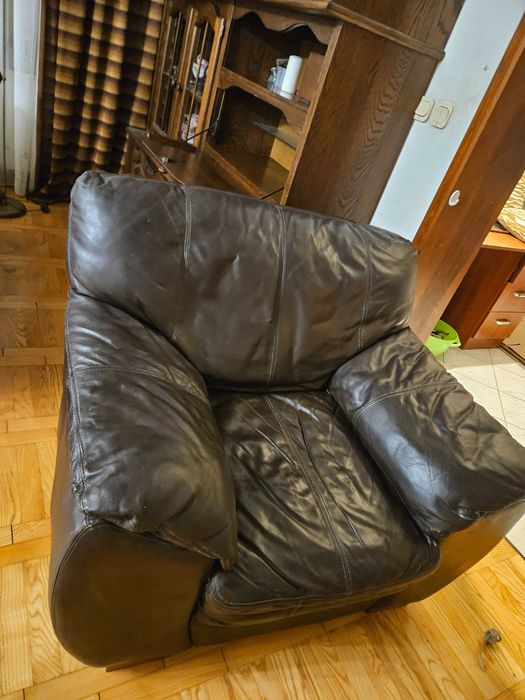 Skorzany komplet: sofa, 2 fotele, pufa