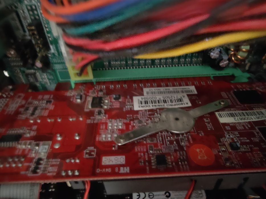 Computador torre antiga com placa grafica