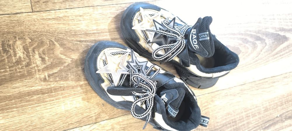 Отдам детскую обувь