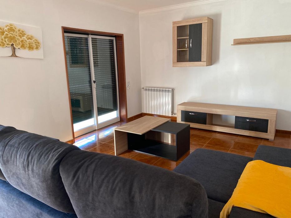 Aluga-se T3 (moradia)