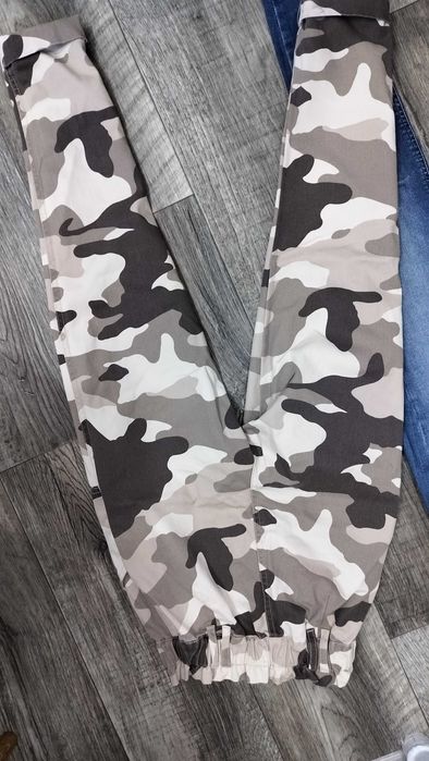 Джинси брюки Only дівчині/ камуфляжні River Island