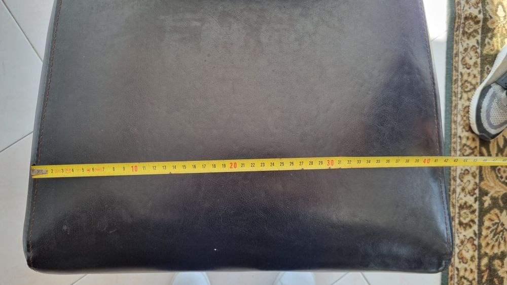 Cadeira pele sintética preta