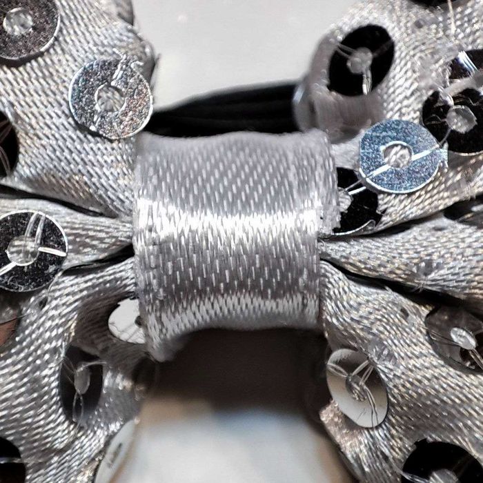 Галстук-бабочка двойная праздничная Украшена серебристыми пайетками