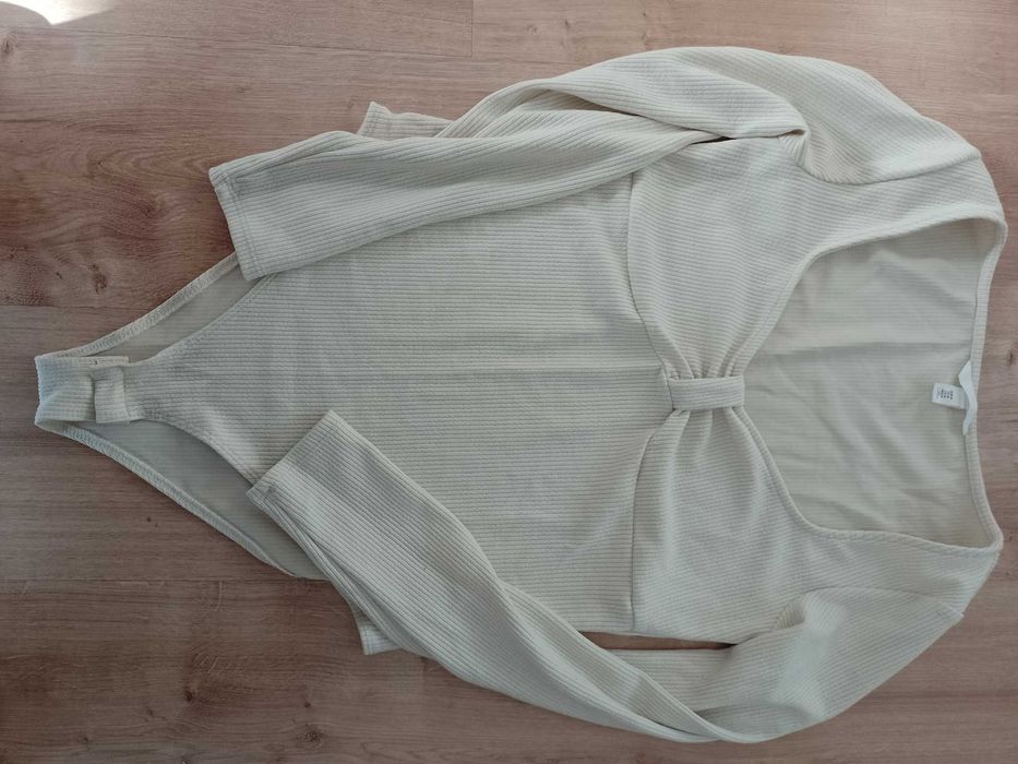 Body w kolorze masełkowym HM rozm M