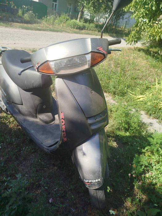 Продам скутер  Honda Lead