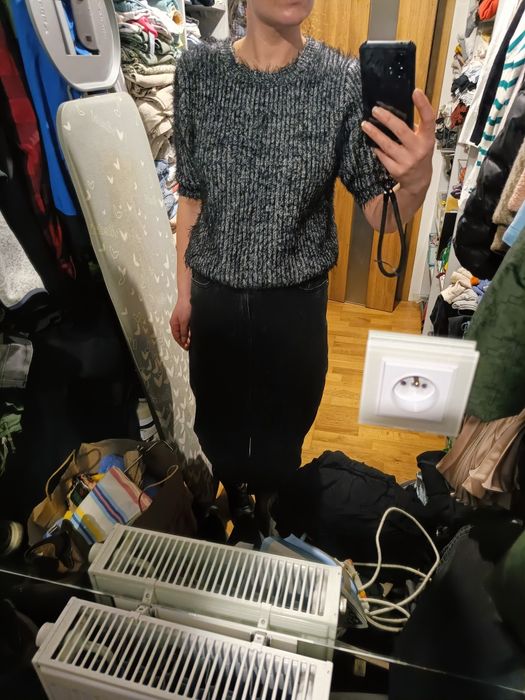 Krótki włochaty sweterek M/ L