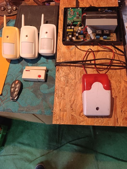 GSM сигнализация ДОМ-2 БАЗА , три безпровідних датчика руху , датчик н