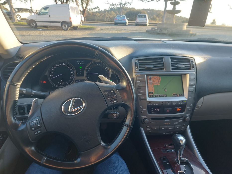 Vendo Lexus is 250