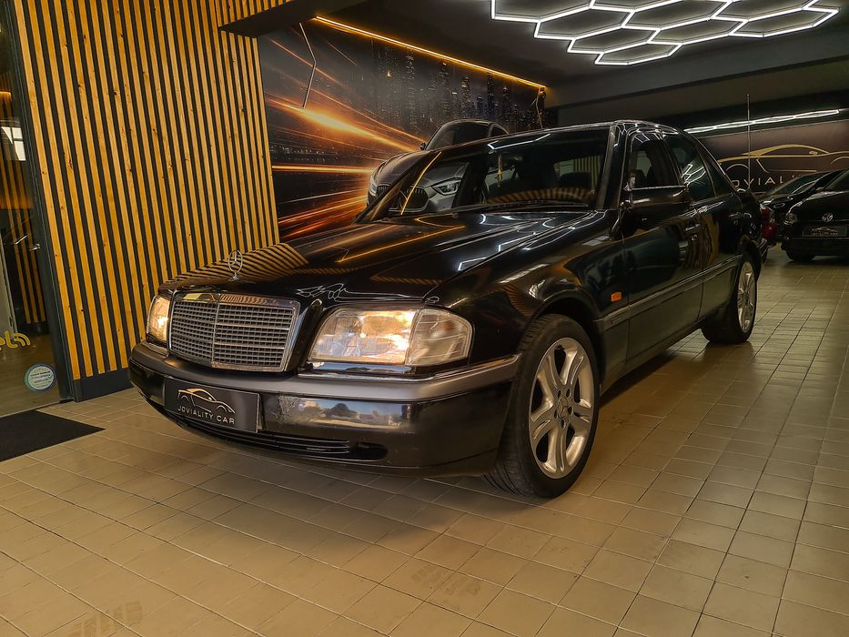 Mercedes-Benz C180