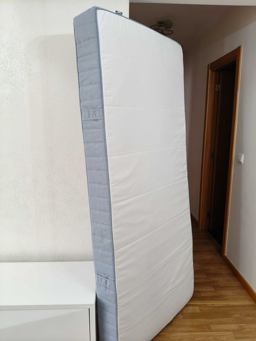 Colchões solteiro IKEA — como novos (VESTMARKA + VADSÖ)