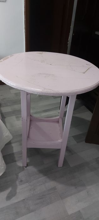 Mesa redonda cor rosa angulo 0.60 x0.60 por 0.80 de altura