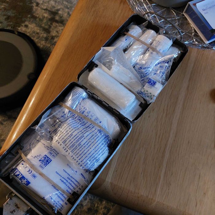 Stara apteczka samochodowa PRL