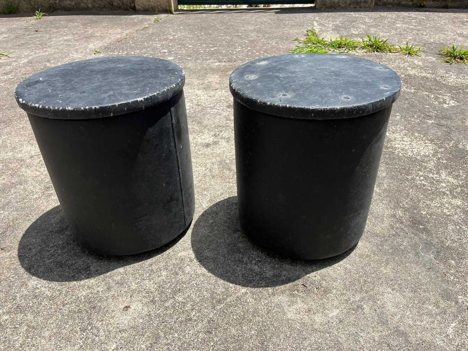 Conjunto de 2 bancos pretos