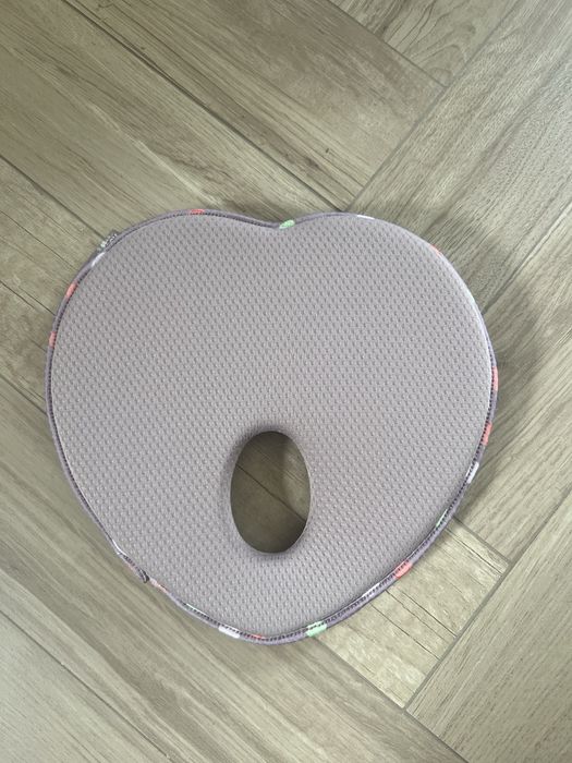 Poduszka BabyMoov Lovenest anatomiczna dla niemowlaka