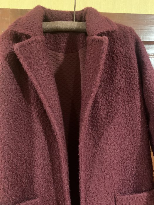 Жіноче бордове пальто