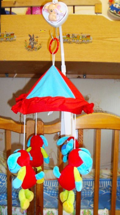 Мобиль на кроватку(музыкальная карусель с подвесными игрушками)+Коврик