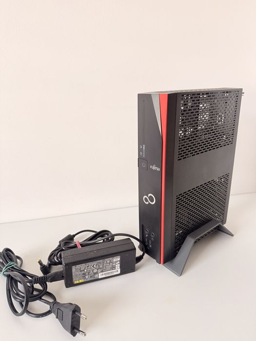 Fujitsu futro s940 8 GB RAM ssd 32 GB