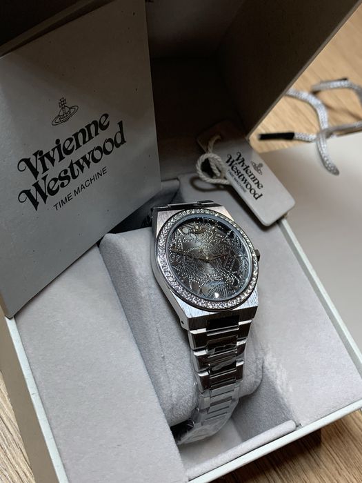 Новий годинник Vivienne Westwood