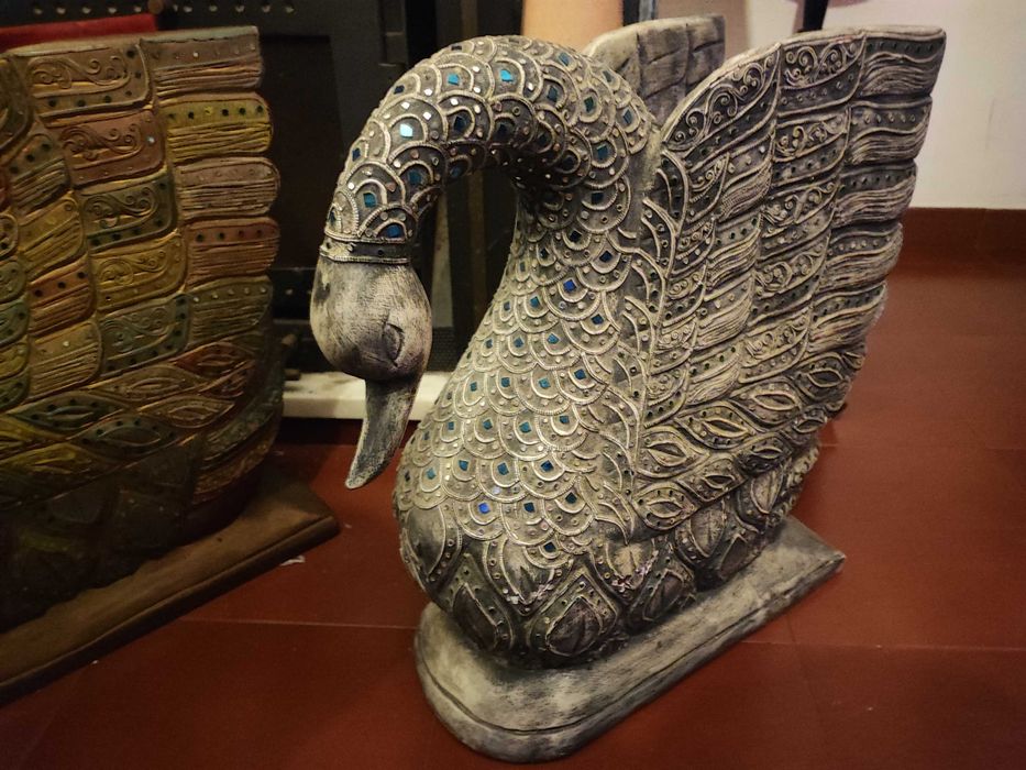 Esculturas em madeira cisne arte indiana