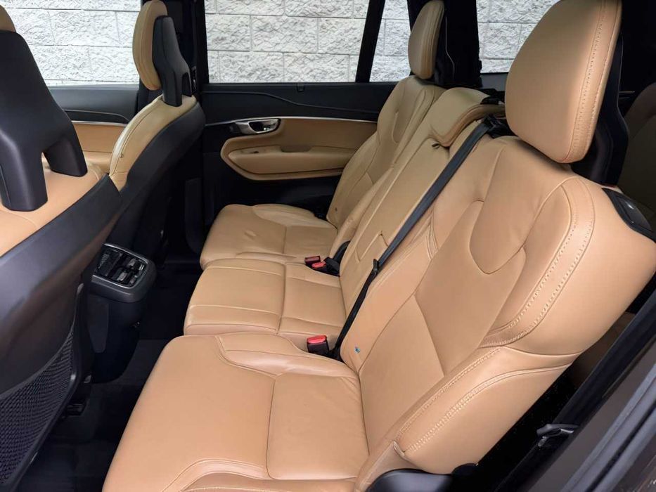 Volvo XC90 B5      2022