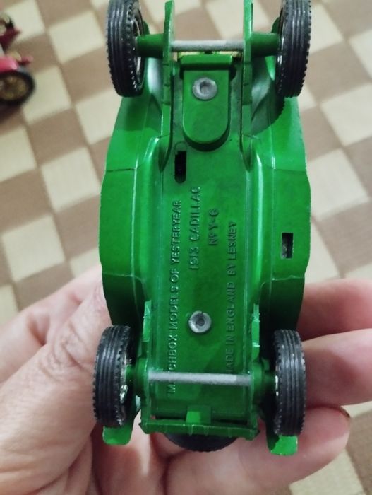 Машинки 1:43.             .