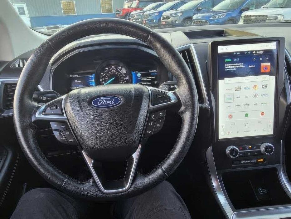 Ford Edge Titanium      2024