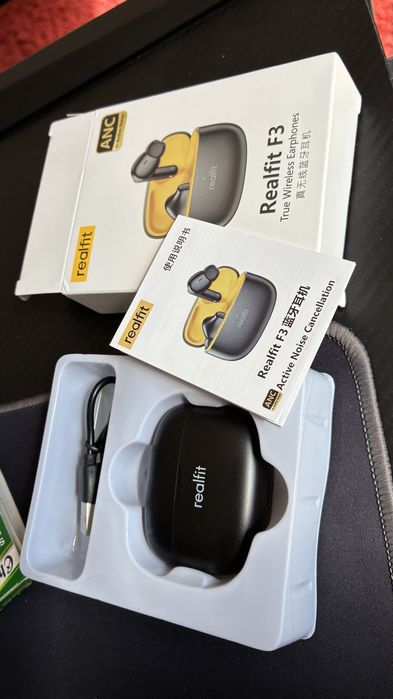 Earphones Realfit F3 preto e amarelo