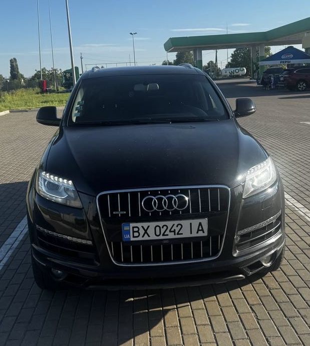 Audi q7 2012 g.
