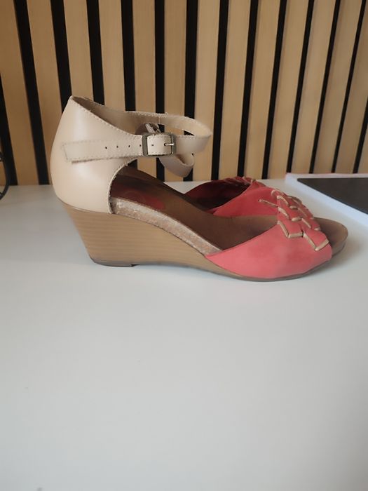 sandały S but z krytą piętą