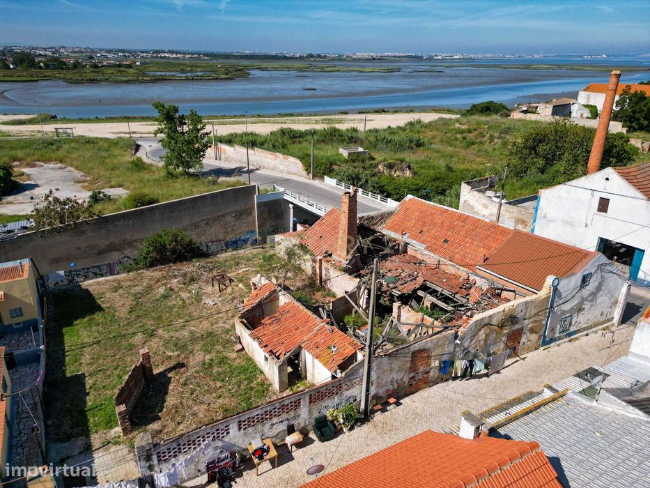Montijo - Lote para construção de prédio com 3 andares com 558 m2. Vis