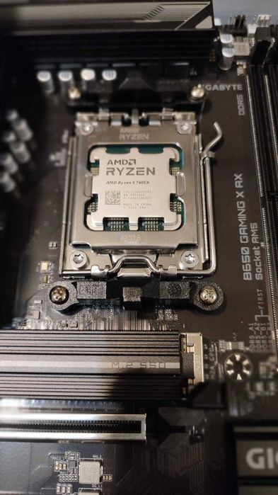 Komputer gamingowy AMD Ryzen 5 7600X, 32 DDR5,  grafika 12GB GDDR6