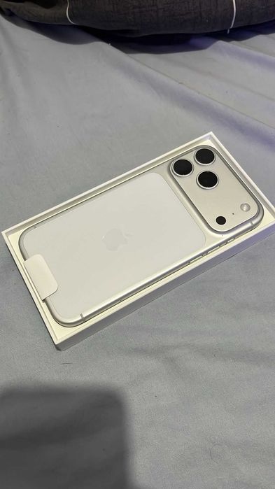 NUNCA USADO/ Iphone 17 Pro Max / 256gb / Prateado - 1000 EUROS